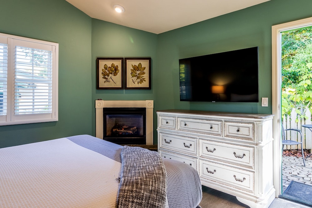 Deluxe Suite, 1 King Bed
