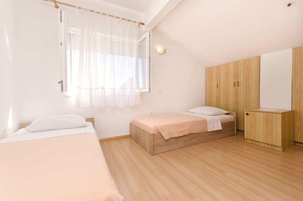 Apartment (A2)