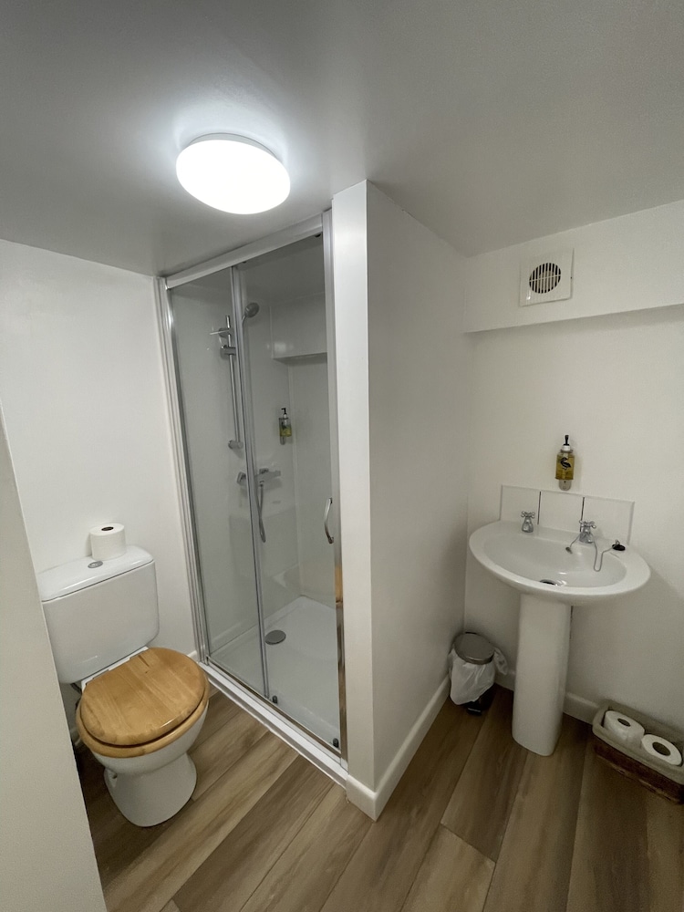 Double Room, Ensuite - Photo 2
