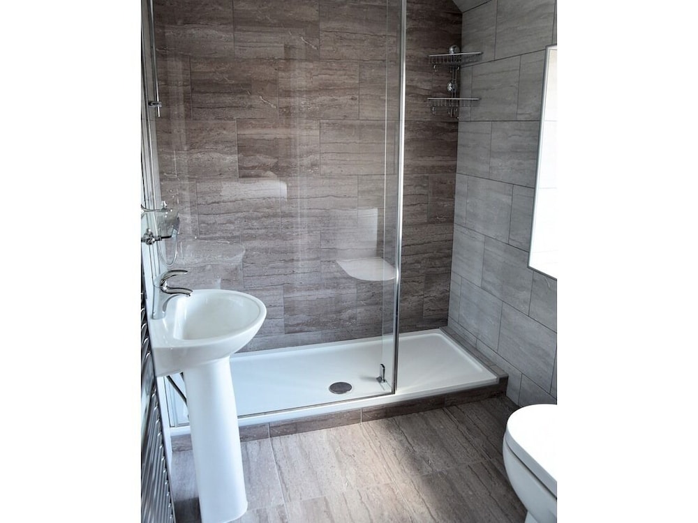 Standard Double or Twin Room, Ensuite photo 2