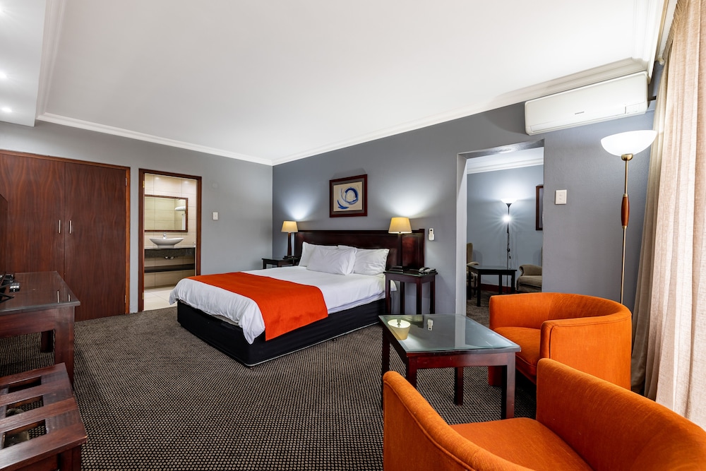 Suite - Photo 3