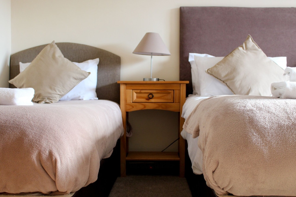 Suite, Ensuite photo 2
