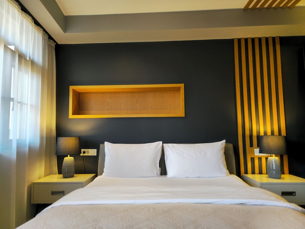 Economy Double Room, 1 King Bed - Photo 1
