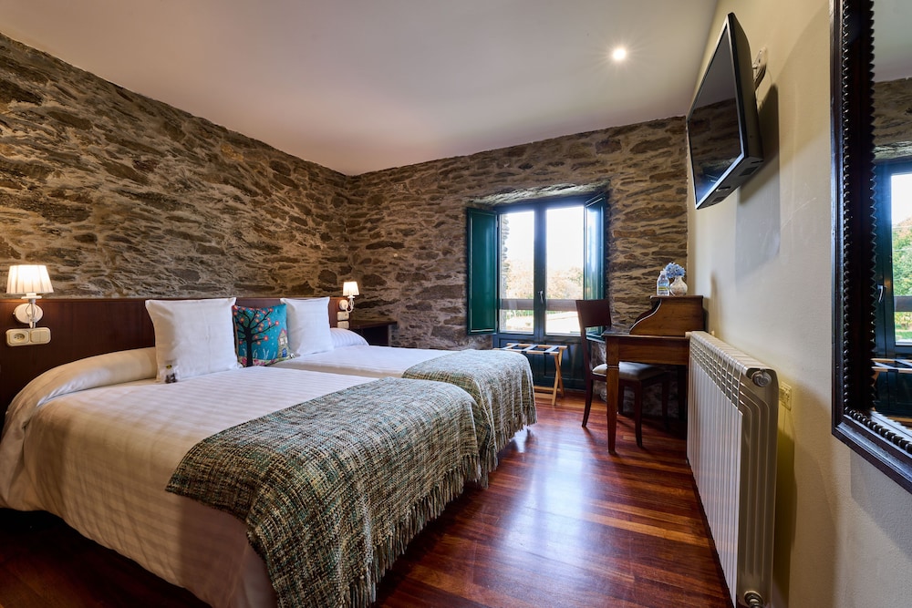 Deluxe Room, Multiple Beds, Non Smoking, Garden View