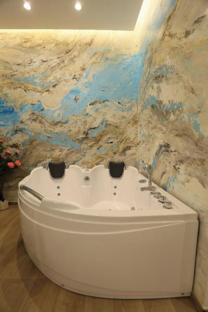 Superior Suite with Jacuzzi photo 1