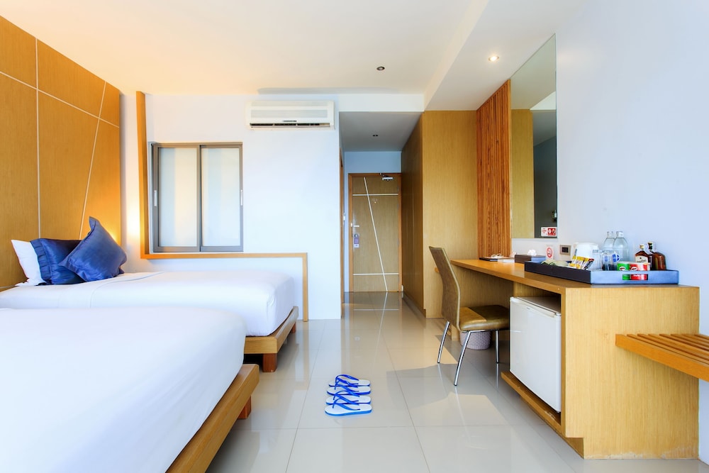 Deluxe Room, Balcony - Photo 10
