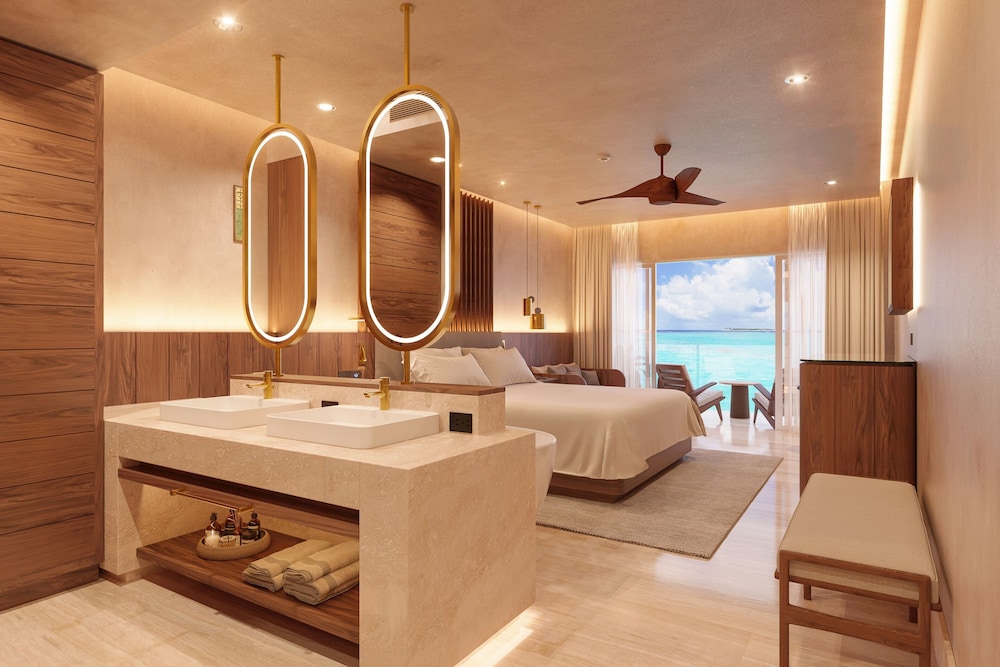 Deluxe Room, 1 King Bed, Balcony, Ocean View (Guest Room) thumbnail 6