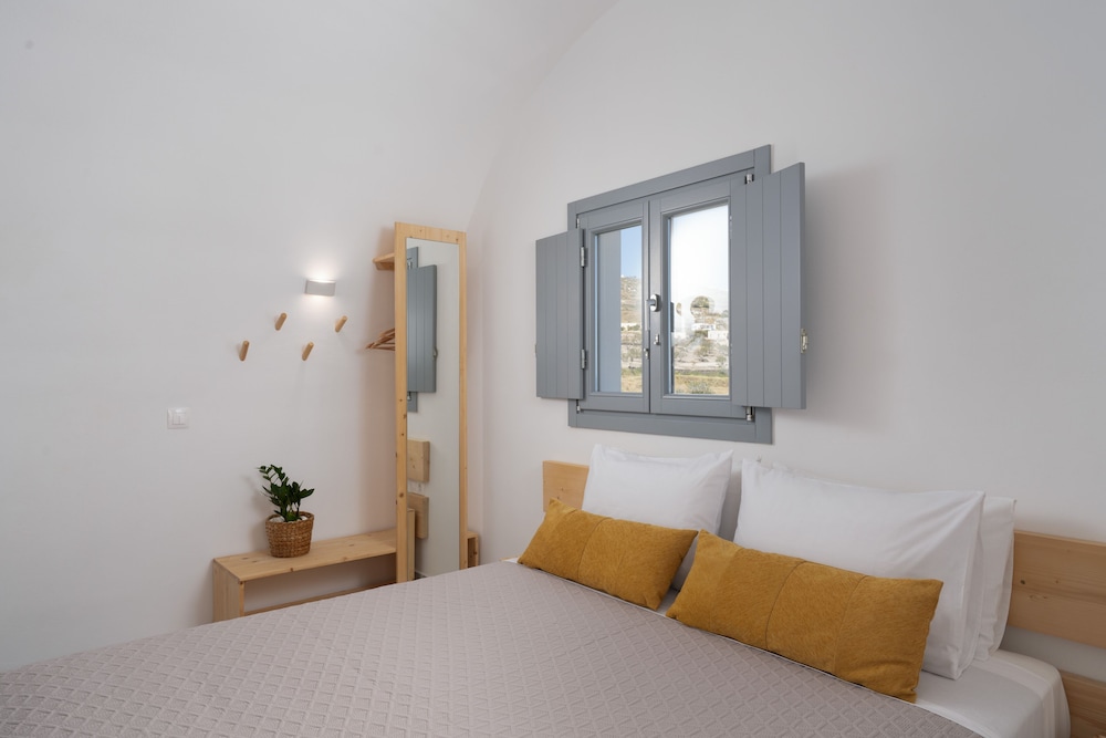 Executive Maisonette Suite with private balcony and Sea View