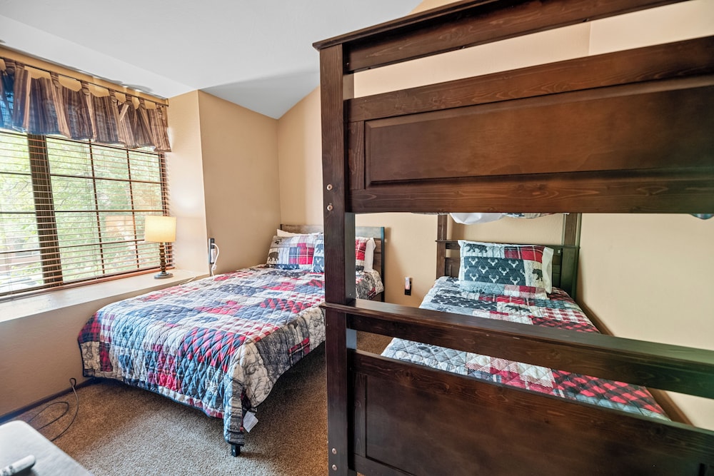 Cabin, Multiple Beds, Pool Access, Mountain View