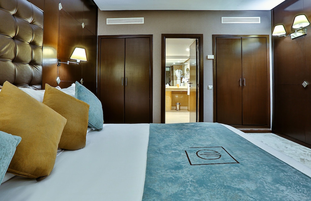 Ambassador Suite photo 3