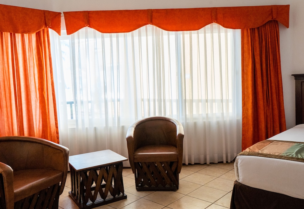 Luxury Suite, Kitchen, Poolside, 1st Floor. photo 2