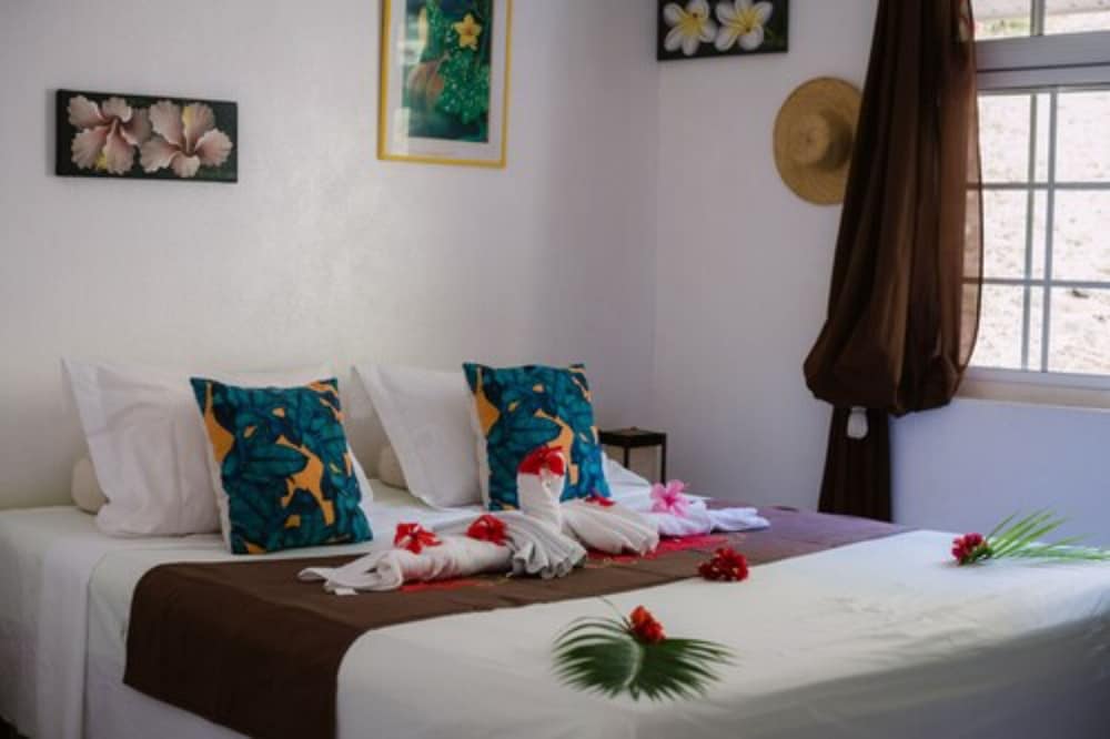 Room, Shared Bathroom, Garden View (Chambre Tipanier) photo 1