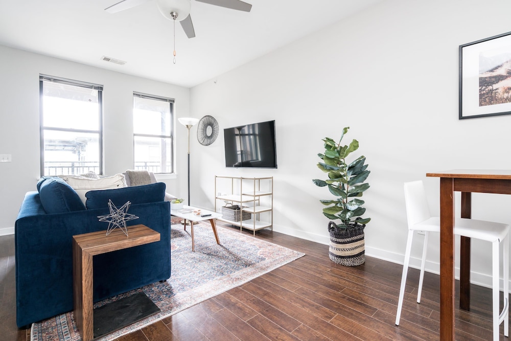 Cozysuites Music Row Chic 1BR w Free Parking 42, Photo 56