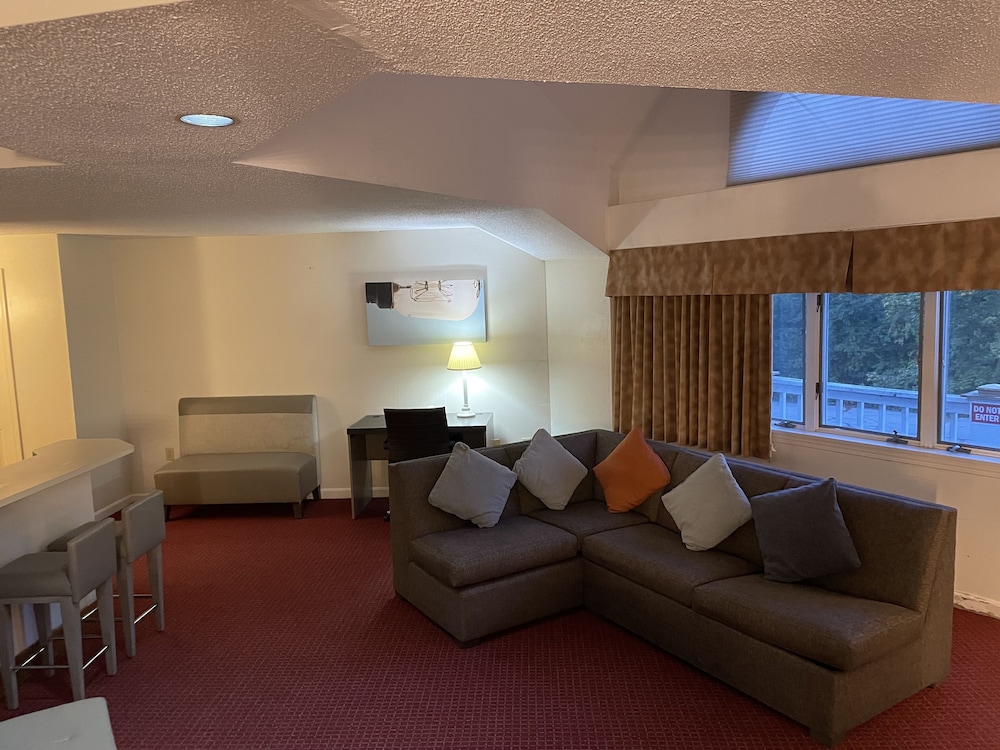 Luxury Studio Suite, 1 King Bed, Non Smoking (Whirlpool) photo 2