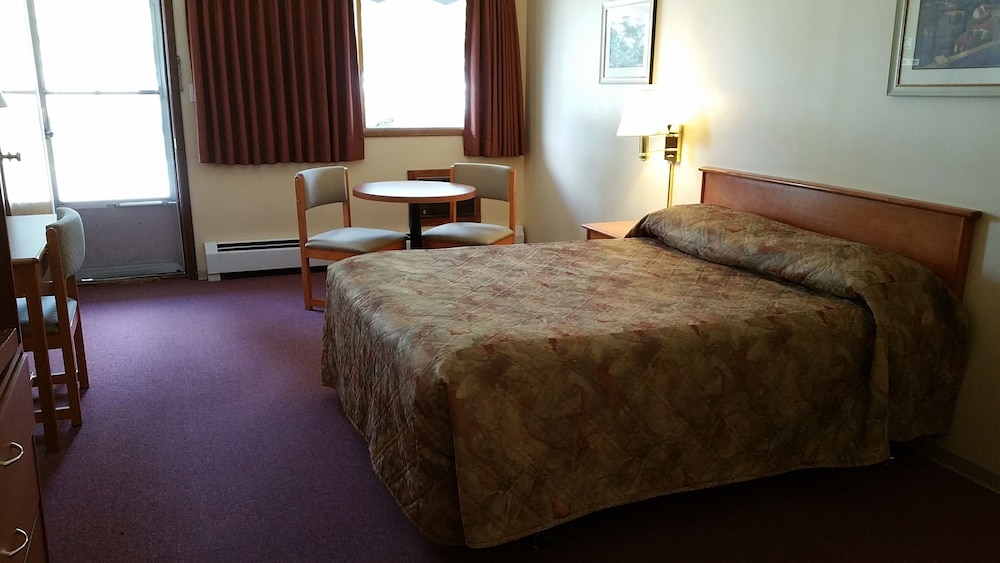 Standard Room, 1 Queen Bed photo 1