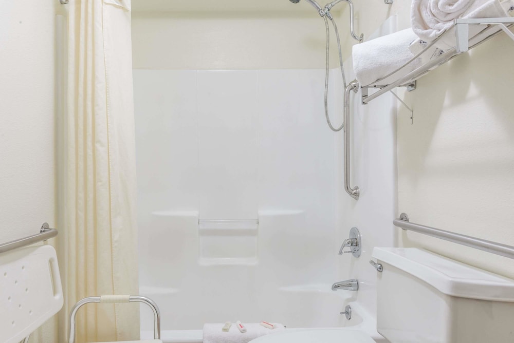Studio Suite, 2 Queen Beds, Non Smoking - Photo 6