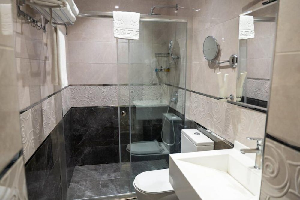 Deluxe Room, 1 King Bed, City View - Photo 9