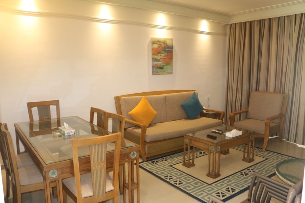 Suite, 2 Bedrooms - Photo 26