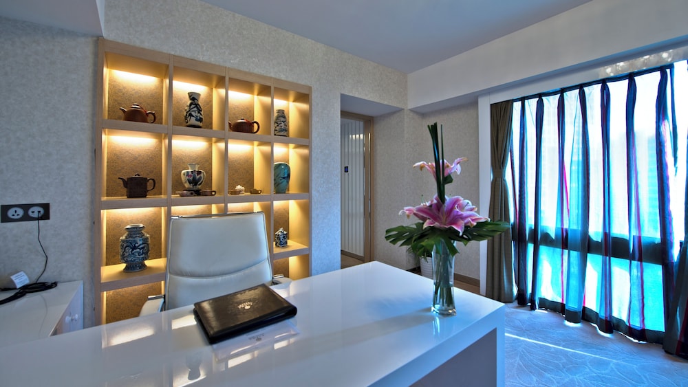 Deluxe Suite - Photo 8