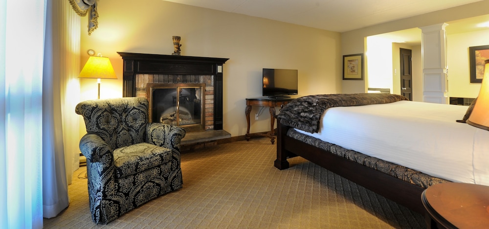 Luxury Suite, 1 King Bed, Jetted Tub - Photo 6