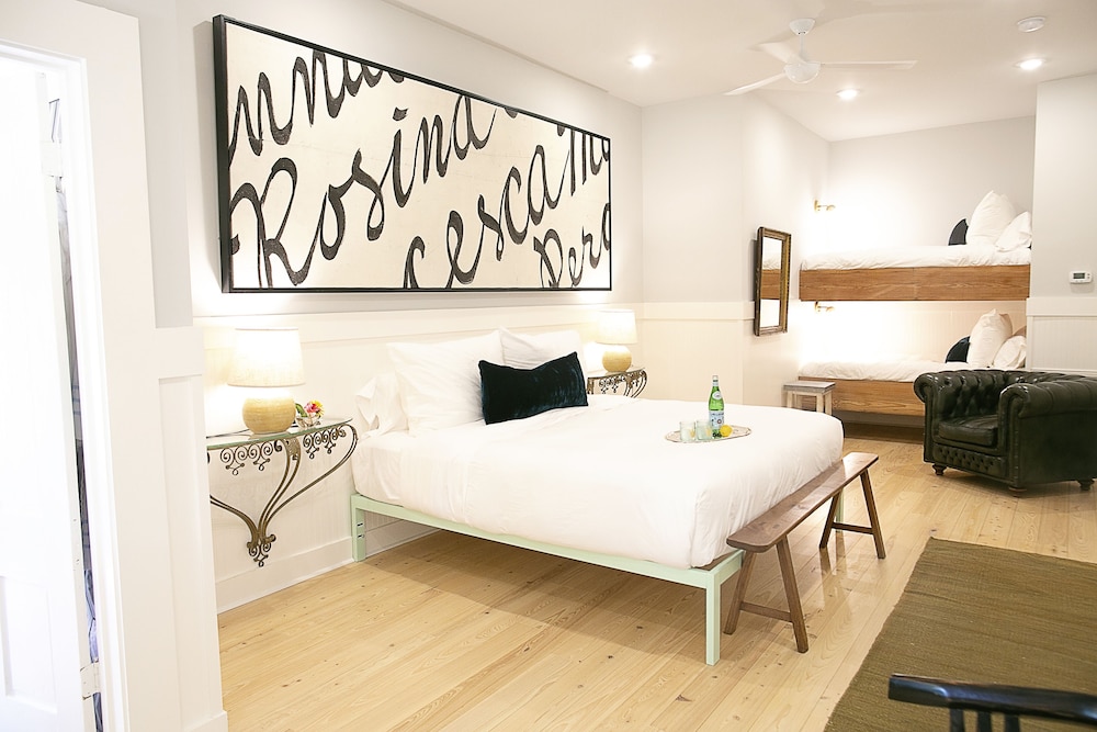 Family Room, Multiple Beds, Non Smoking photo 1