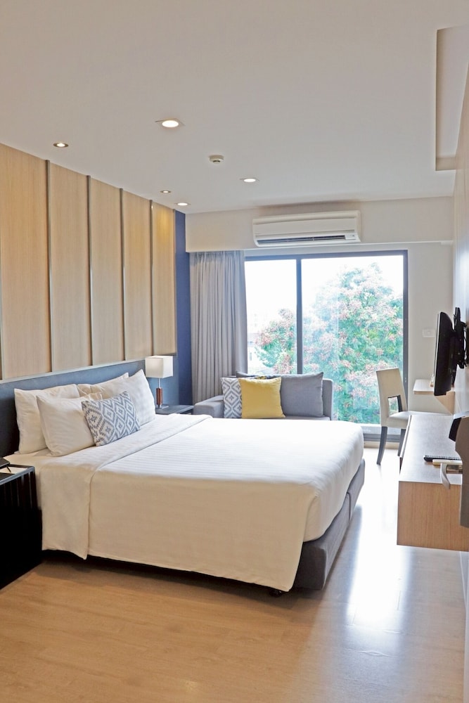 Family Suite, 2 Bedrooms, Garden View photo 2