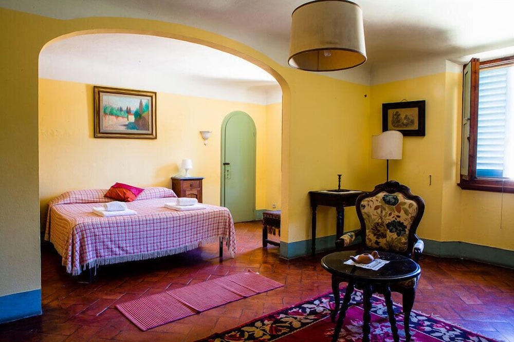 Family Triple Room, 1 Queen Bed, Private Bathroom photo 3