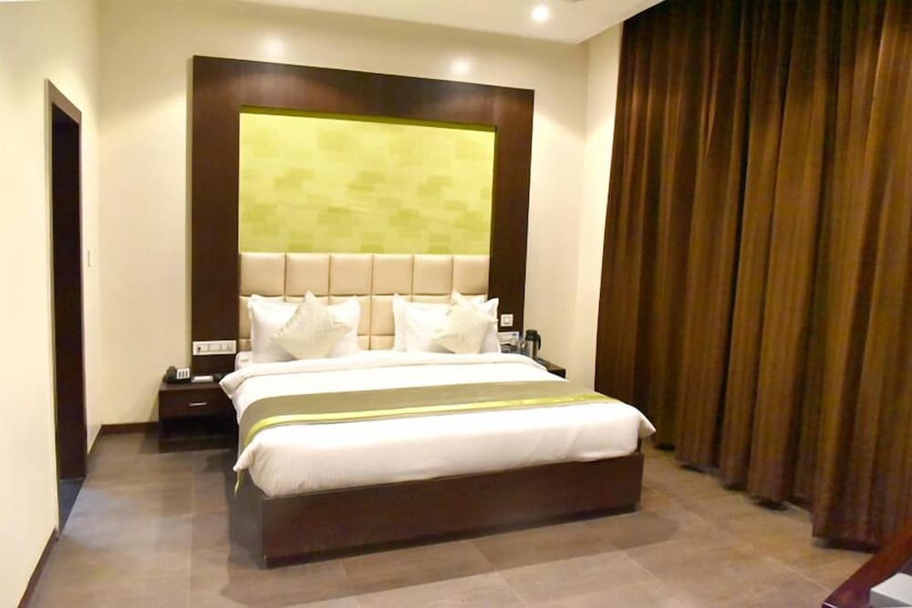 Executive Room - Photo 6