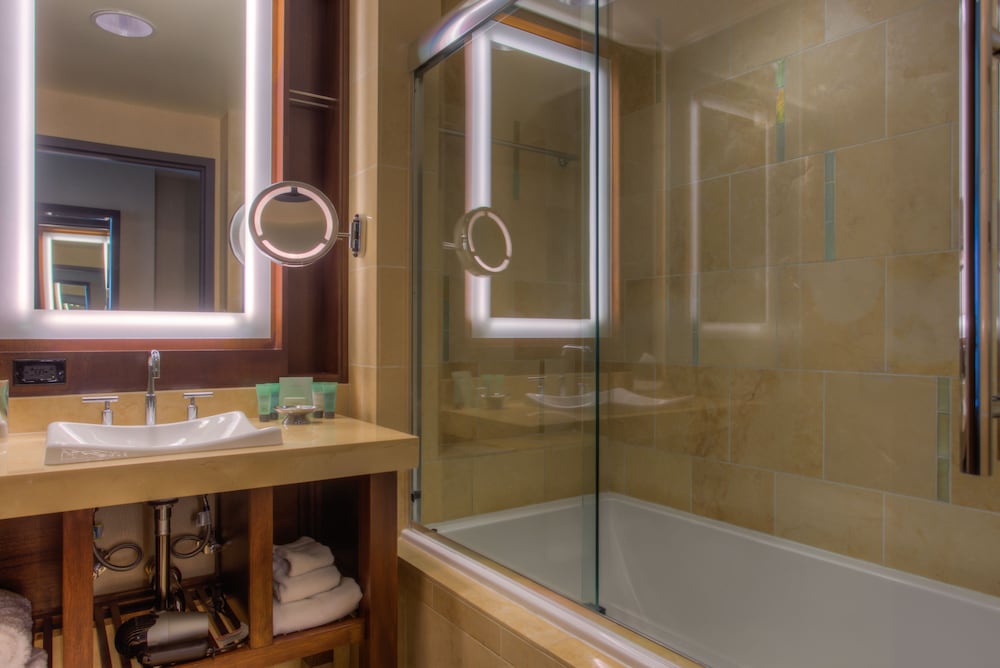 Deluxe Room, 2 Queen Beds - Photo 2