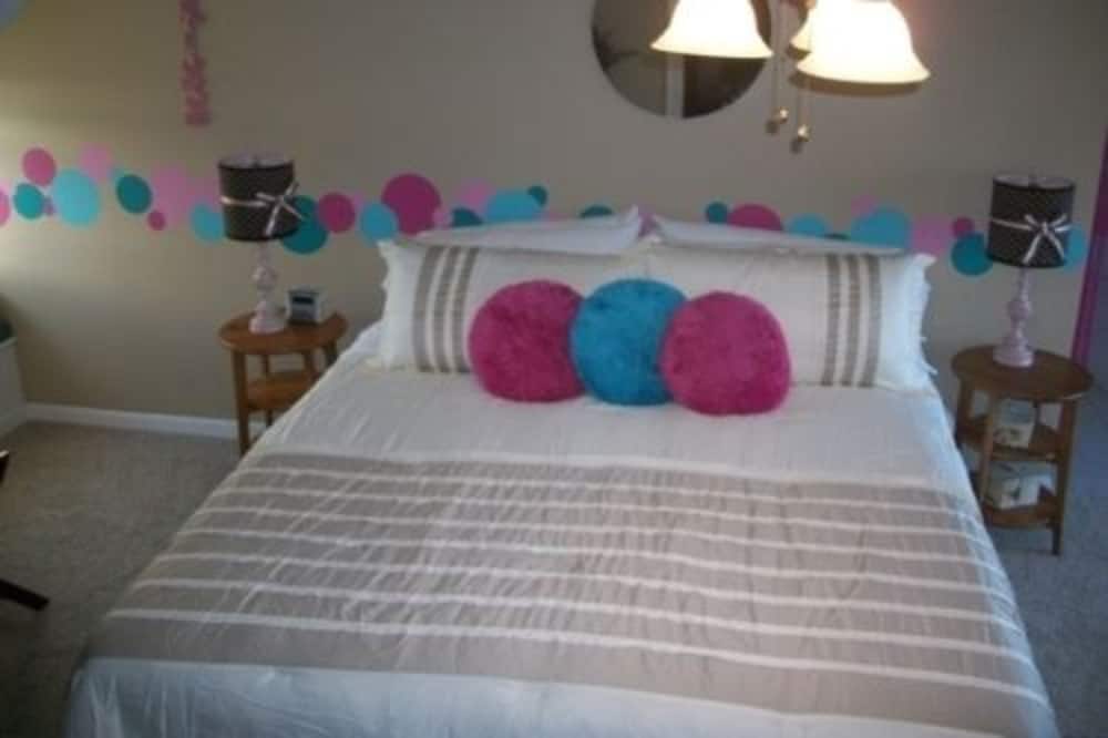 Room (Honeymoon Suite) photo 3