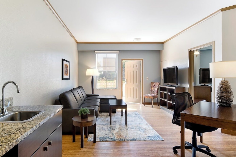 Luxury Suite, 1 King Bed, Corner (Walkout)