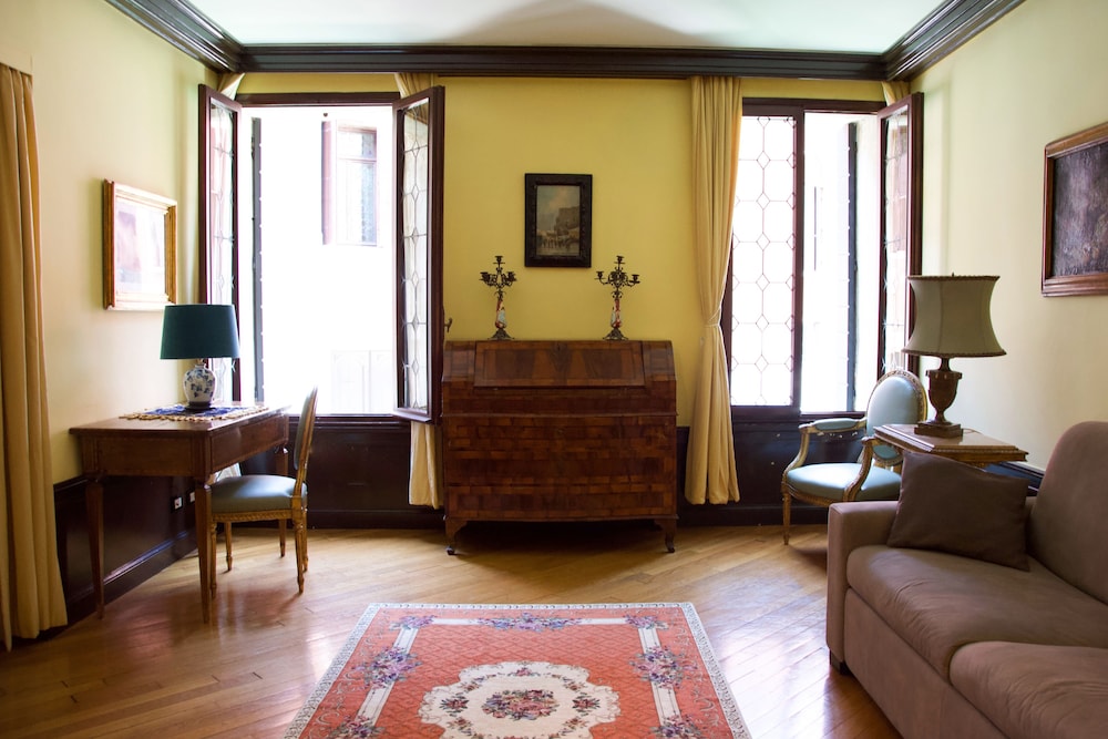 Apartment photo 1