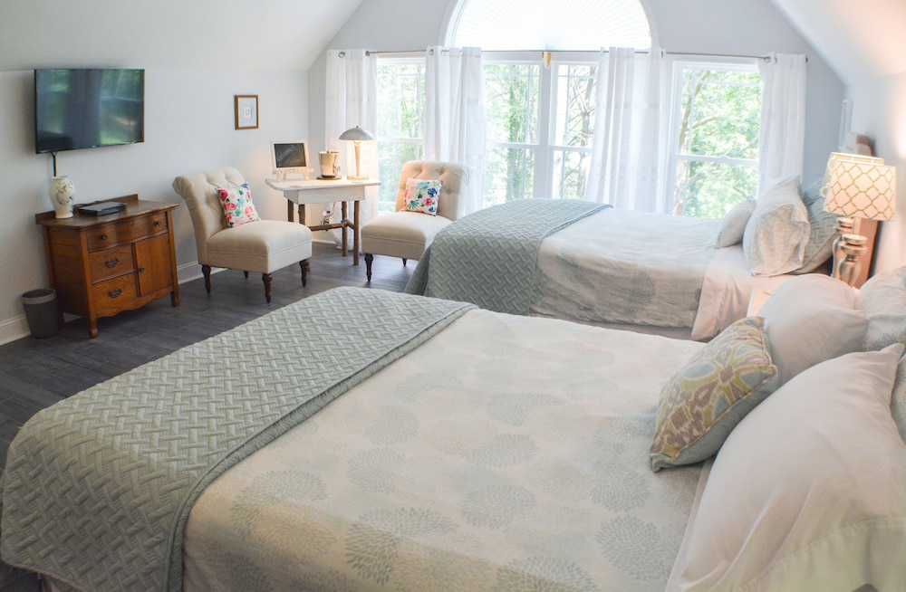 Bluebird Rm. 2 Queen Beds, Lrg Priv Bath photo 3