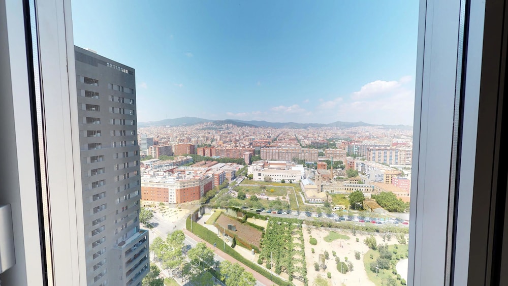The Level, Family Room, City View