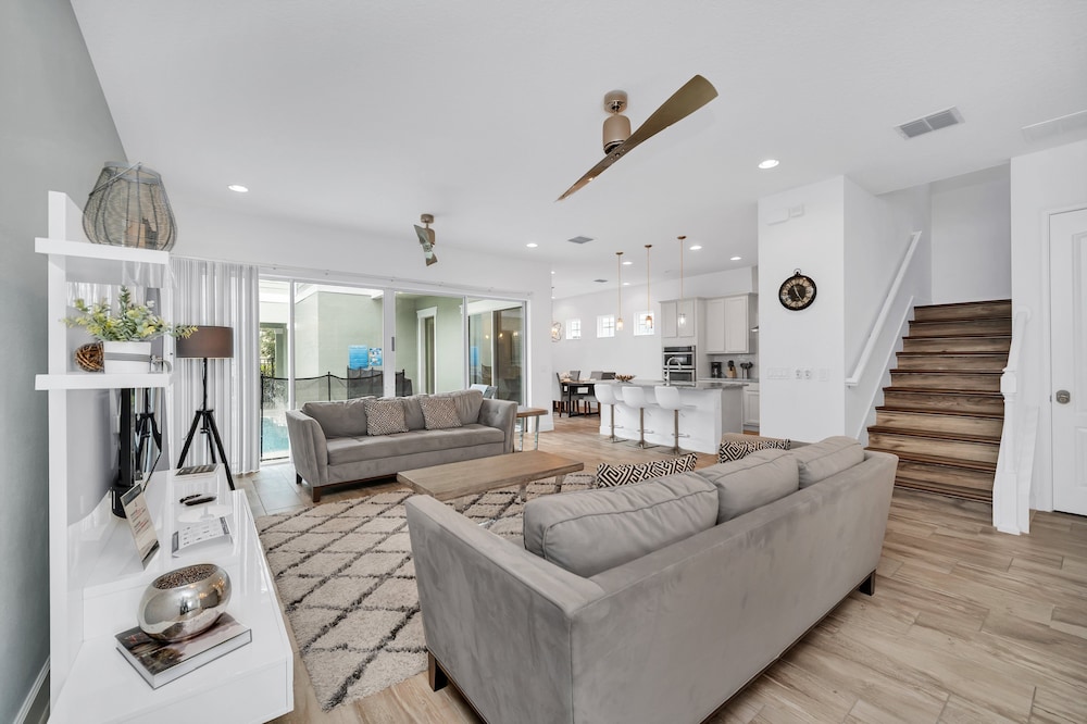 Villa (1472FAIRVIEW)