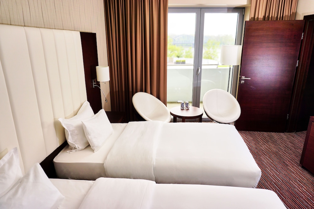 Deluxe Twin Room, Balcony - Photo 1