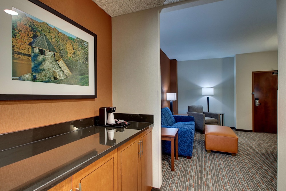 Suite, 2 Queen Beds, Accessible, Refrigerator & Microwave (Sofabed, 2 Rooms, Hearing, Tub) photo 3