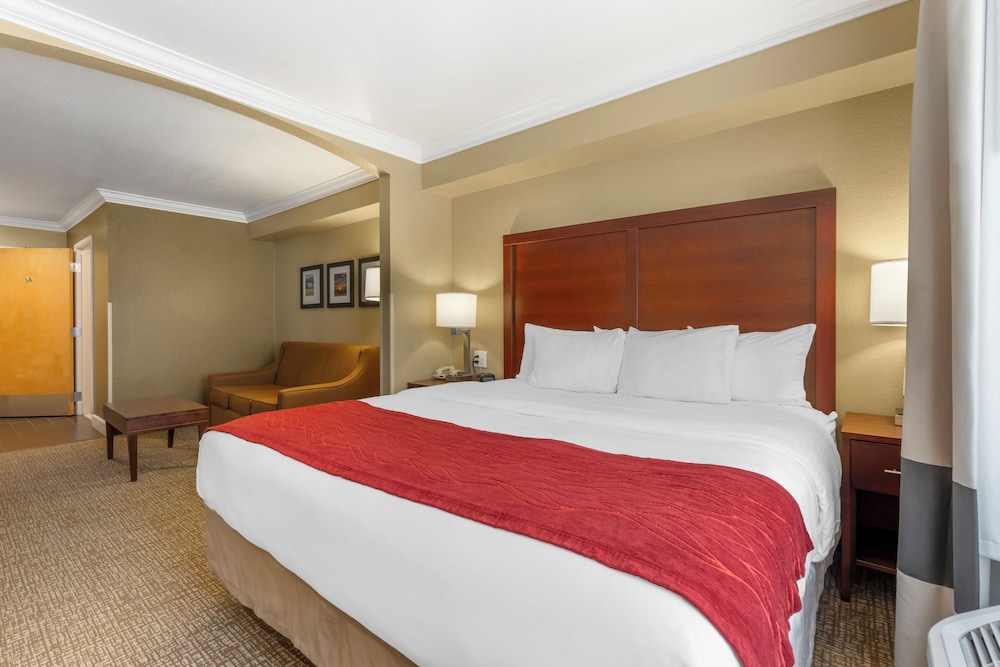 Suite, 1 King Bed with Sofa bed, Non Smoking (Top Floor) - Photo 3