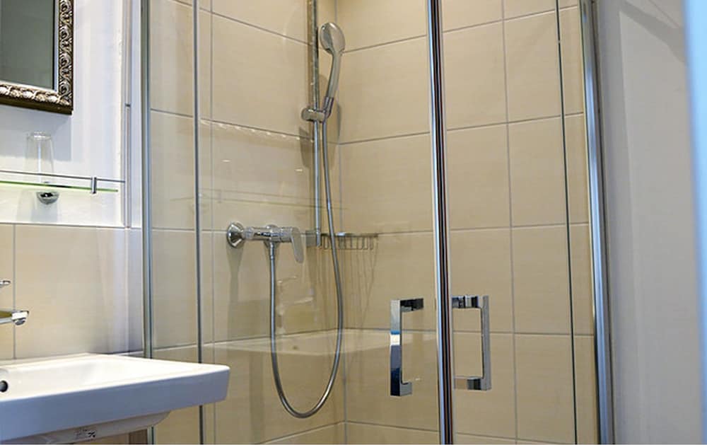 Classic Double Room, Private Bathroom photo 3