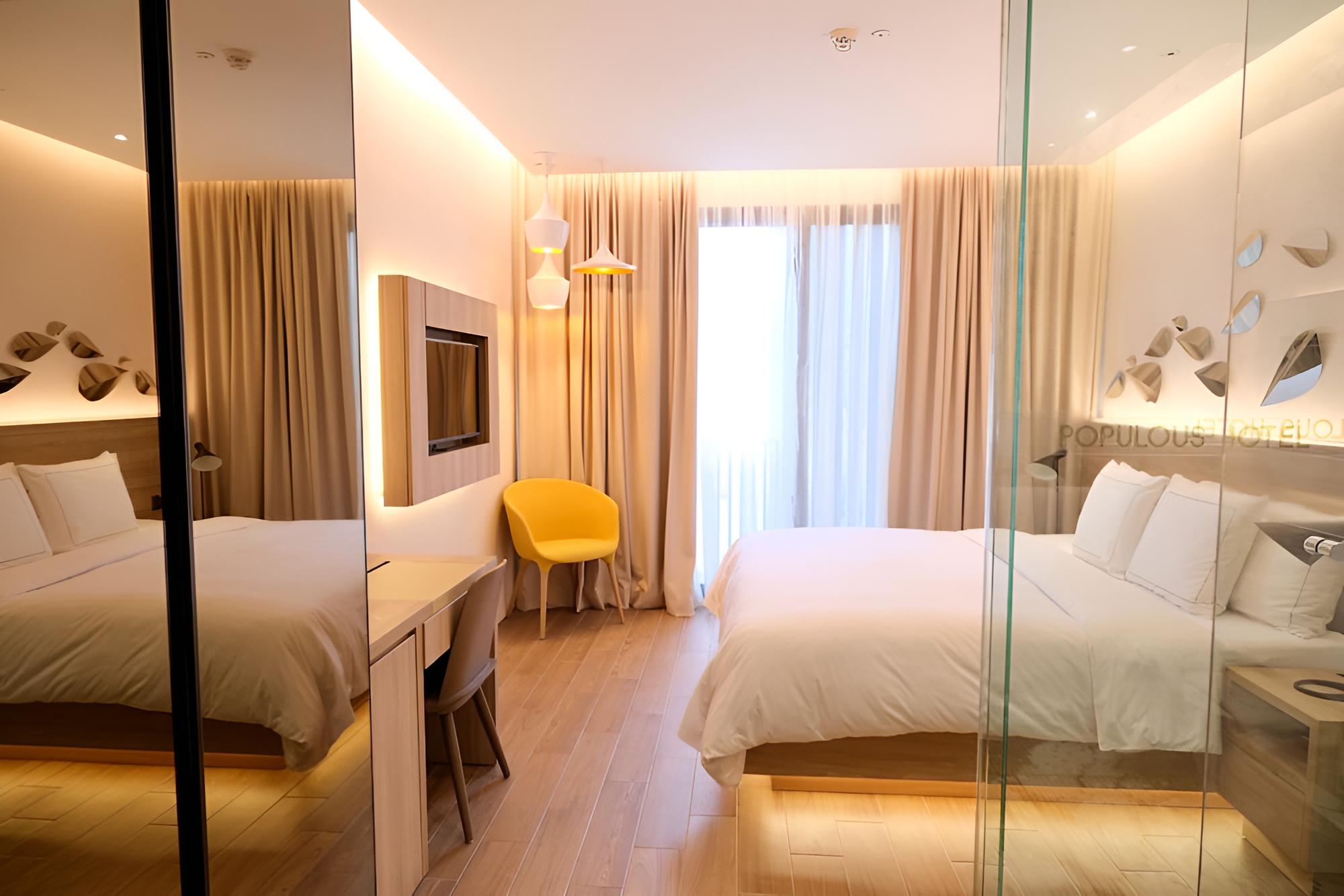 Premier Room, 1 King Bed photo 1