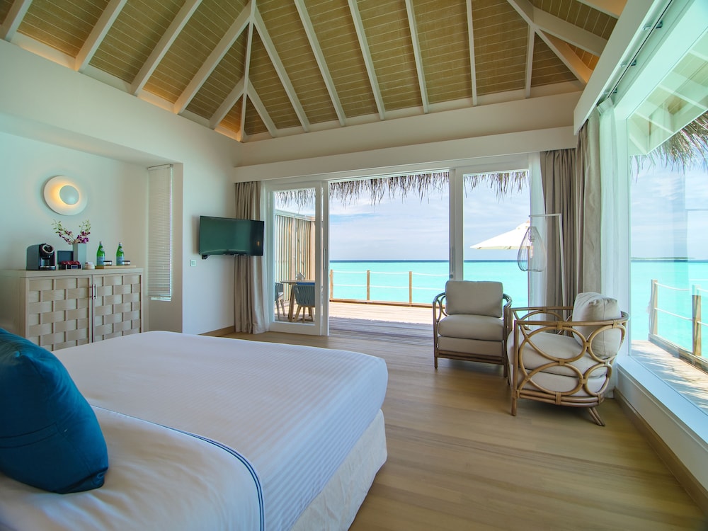 Water Villa - 7 Night Free photo 1