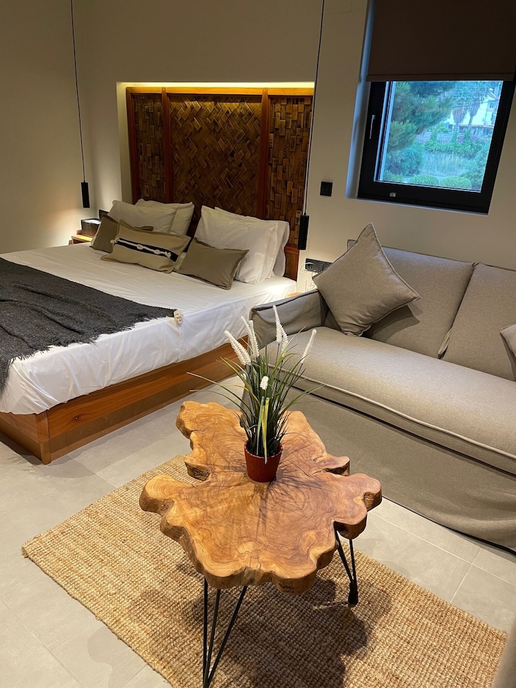 Deluxe Quadruple Room, 1 Bedroom, Beach View
