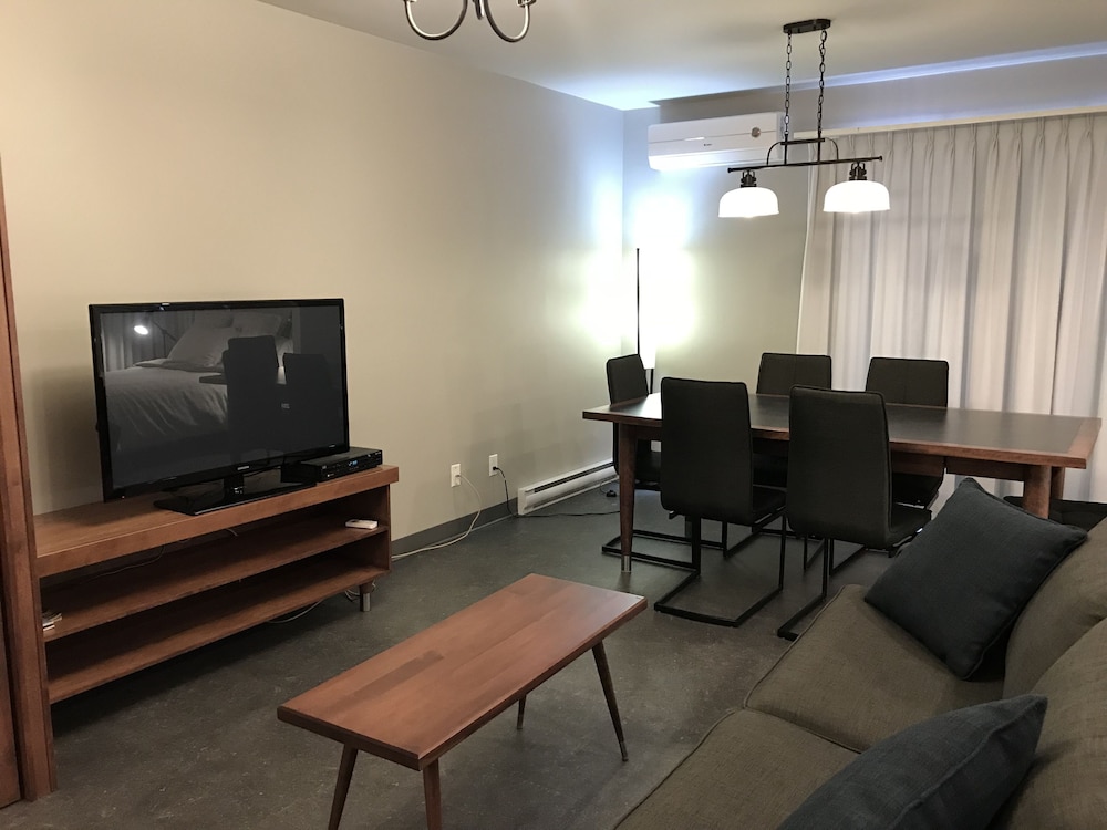 Family Suite, Refrigerator & Microwave photo 2
