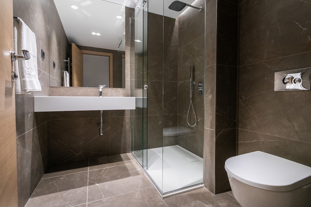 Standard Double Room - Photo 11