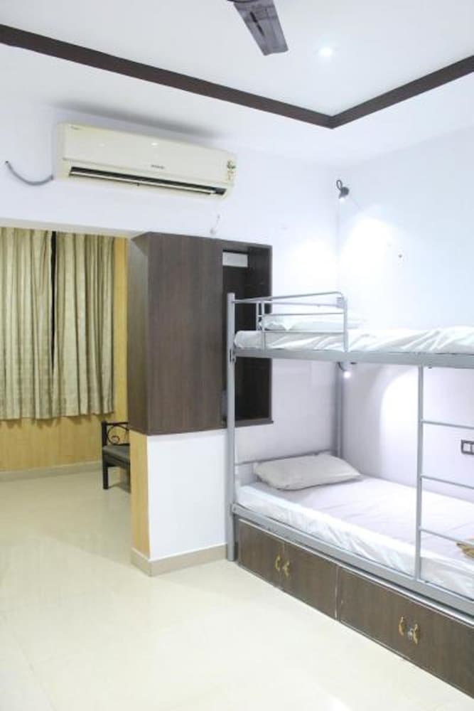 Basic Twin Room, Mixed Dorm photo 3