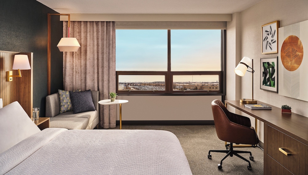 Premium Room, 1 King Bed - Photo 1