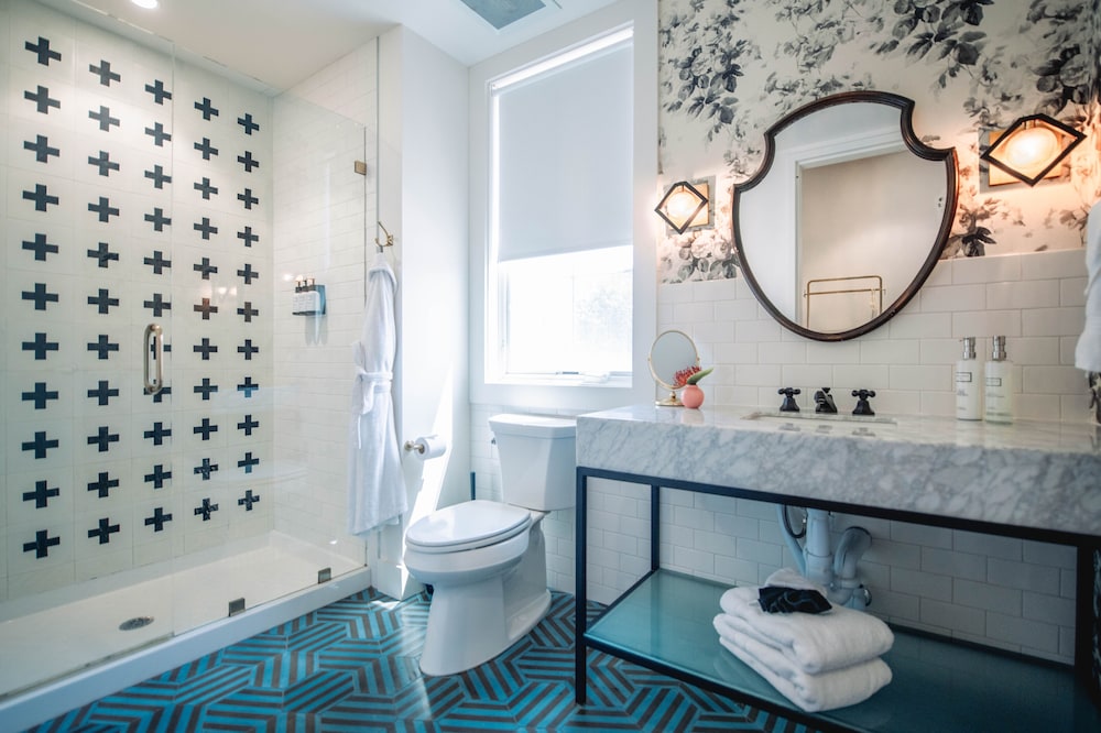 Premium Room, 1 King Bed, Bathtub, City View photo 3