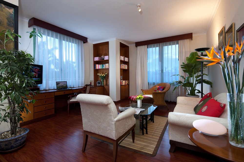 Suite Room - Photo 3