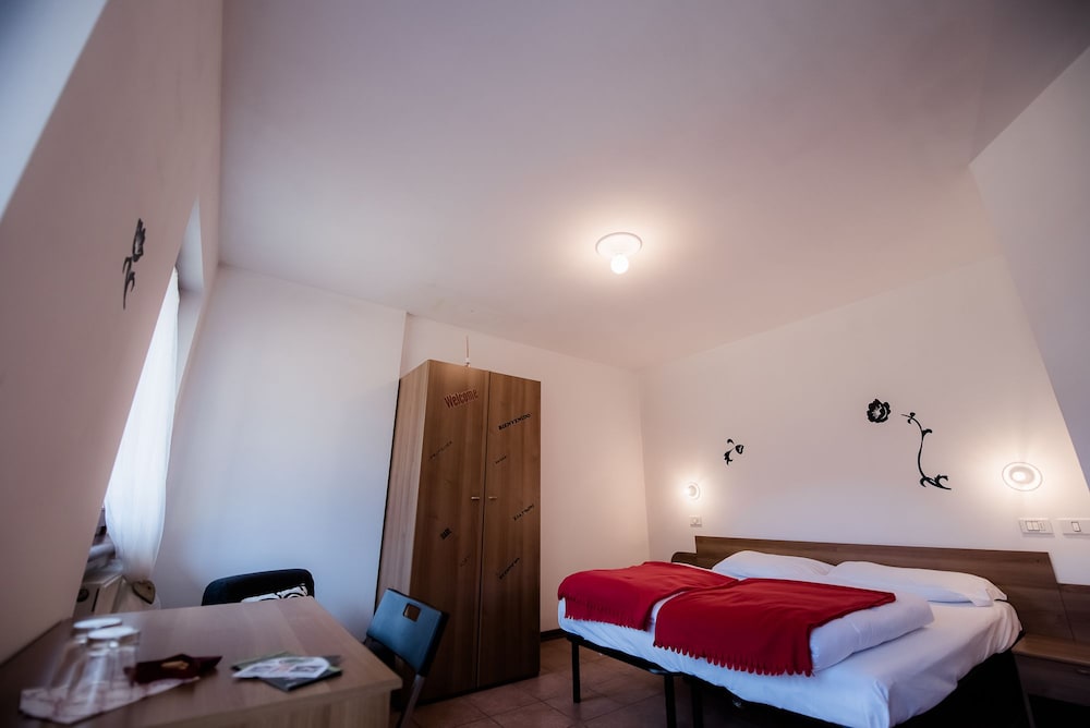 Family Quadruple Room, 2 Bedrooms, 2 Bathrooms photo 2