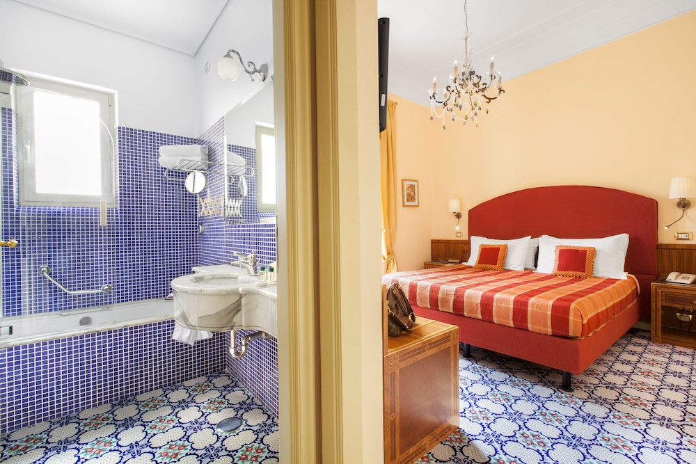 Classic Double or Twin Room, Balcony - Photo 2